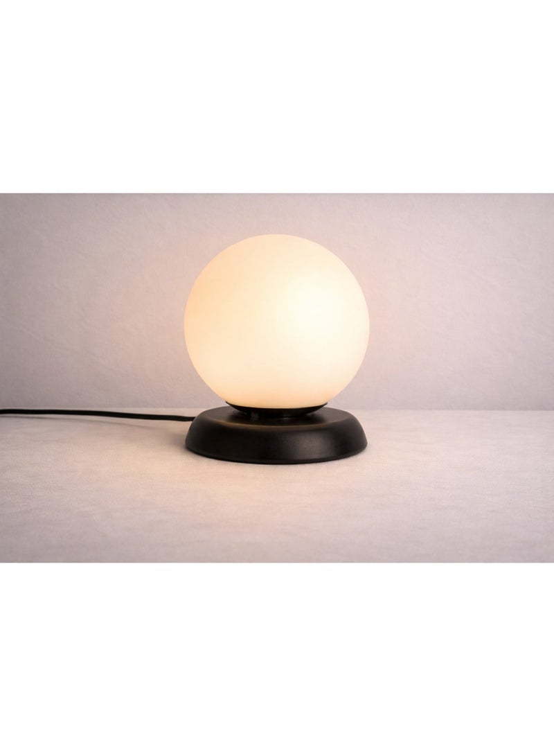Cluc Black Globo di vetro table lamp - Image 1